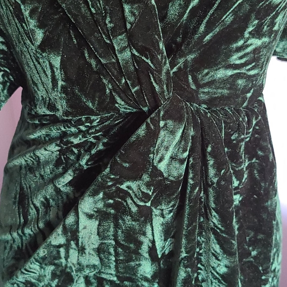 ◾last 1▪️emerald green velvet dress◾ - Picture 6 of 8